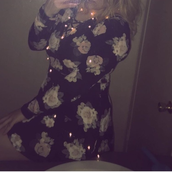 Long sleeve floral dress - Picture 2 of 5